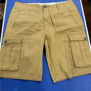 Levi’s Men's Tan Cargo Shorts
